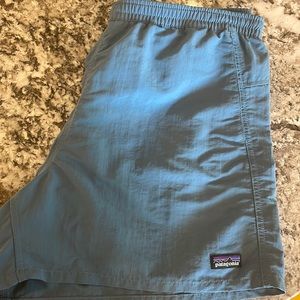 Women’s Patagonia 4” Funhoggers shorts. Elastic waist. Size large. Like new.